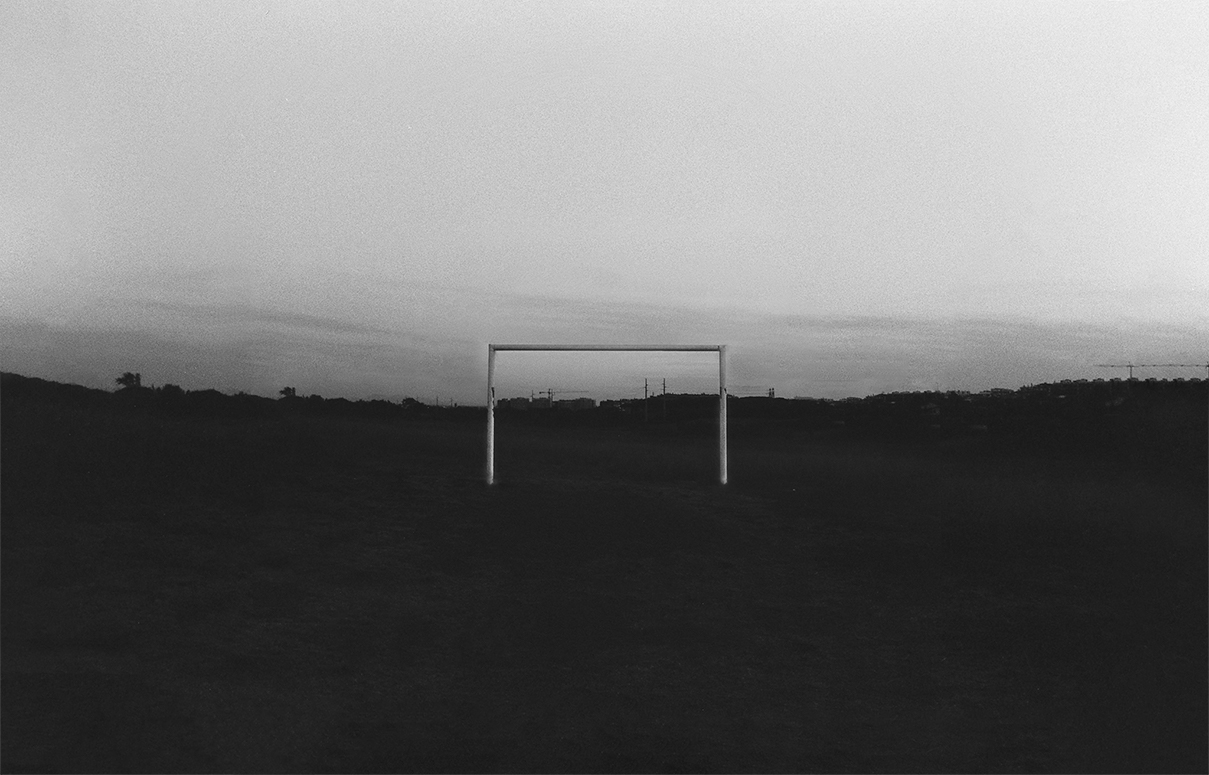 Honorable mention International Photography award 2023 -Lockdown di primavera 2020 (extrait from banlieue)